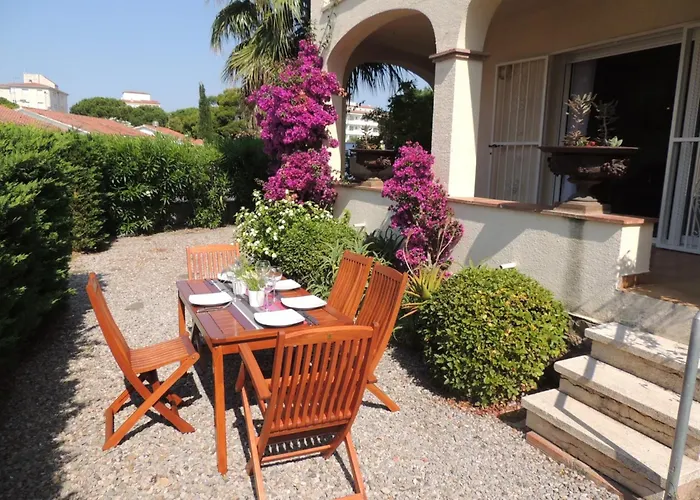 Apartment In Near Sandy Roses