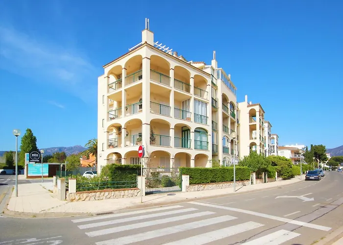 Apartment In Near Sandy Roses